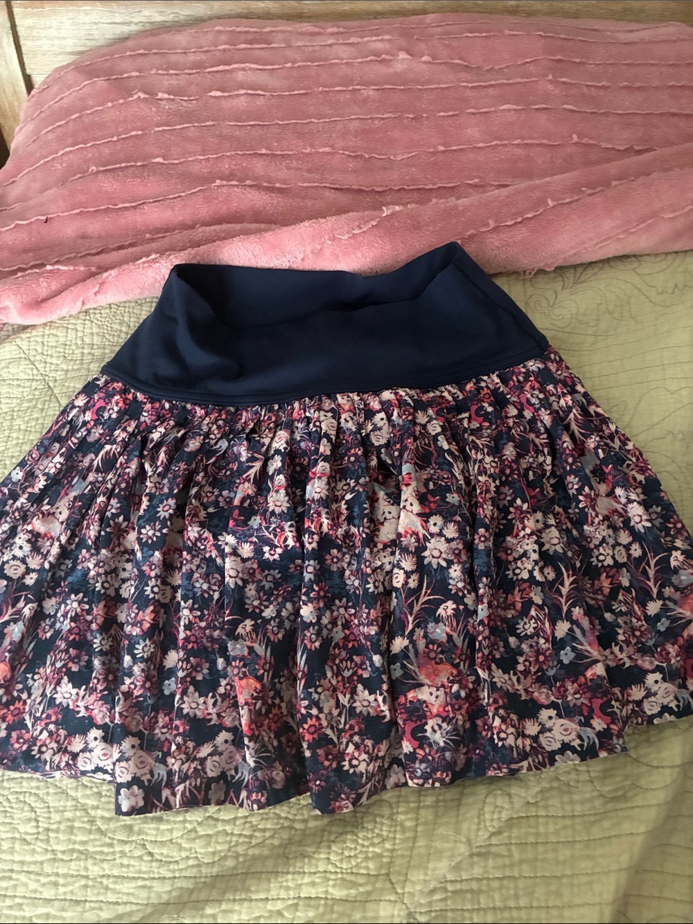 Aerie Women's Navy Floral Pleated Skirt